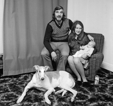 Circa 1/10/1975 Football Families. West Ham United's Billy Bonds with his wife a child. Photo: Ray Wright / Offside.