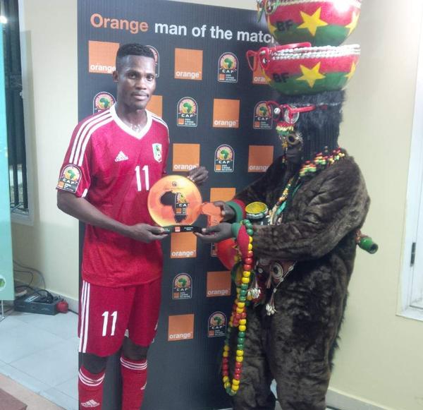 Burkina Faso fan gives Congo's N'Guessi the MOM