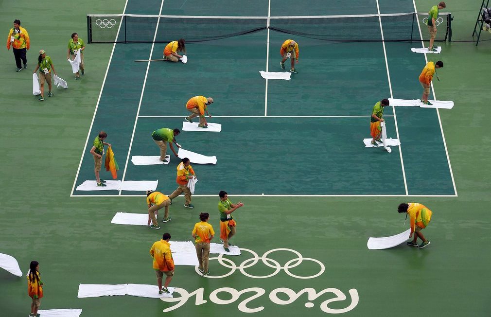 Are there better ways to dry a tennis court