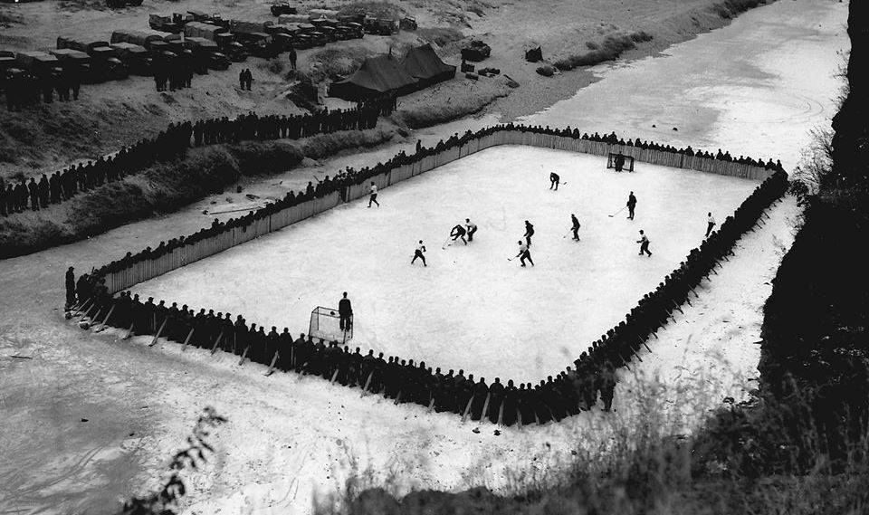 canadian-soldiers-playing-hockey-during-a-break-in-action-in-the-korean-war-in-1952