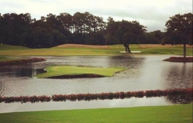 amed-island-green-at-tpc-sawgrass-in-ponte-vedra-beach