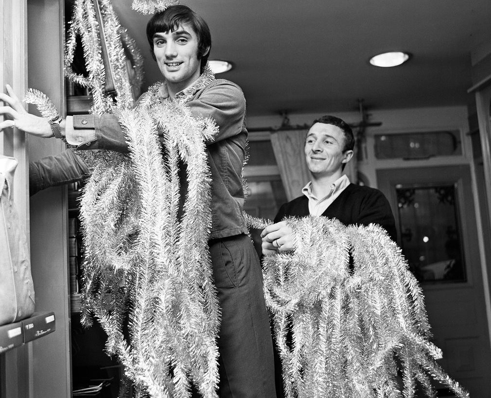 george-best-and-mike-summerbee-get-the-tinsel-out-as-they-decorate-their-fashion-boutique-edwardia-in-1967