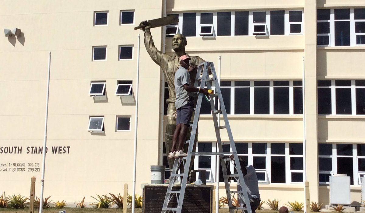 Viv Richards statue cleaning