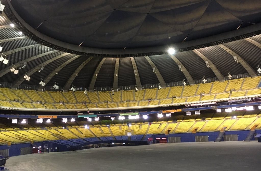 Inside the stadium. Roof closed. There is no access due to construction