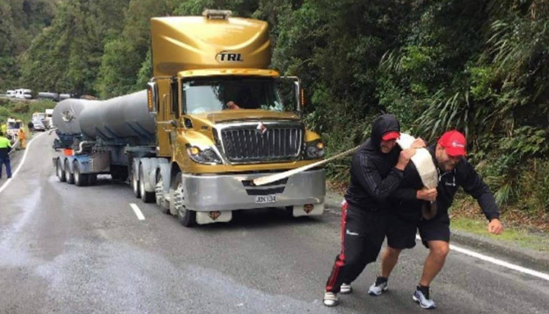 Joe Moody and Luke Romano lend muscles to stranded truck